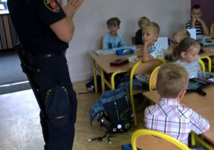 Spokanie klas pierwszych ze strażnikami miejskimi