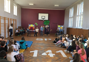 Klasa VIa podczas przedstawienia