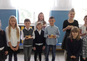 Dzieci przygotowane do składania życzeń