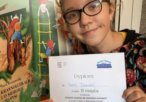 Uczennica z dyplomem