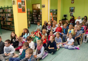 Uczniowie klas I podczas spotkania w Bibliotece
