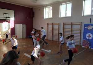 Spotkanie uczniów z koszykarką Elżbietą Nowak